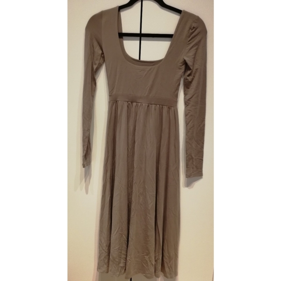 WILFRED Market Slit Dress Midi Long sleeve Turner Taupe Lyocell XXS Aritzia NWT - Picture 6 of 9